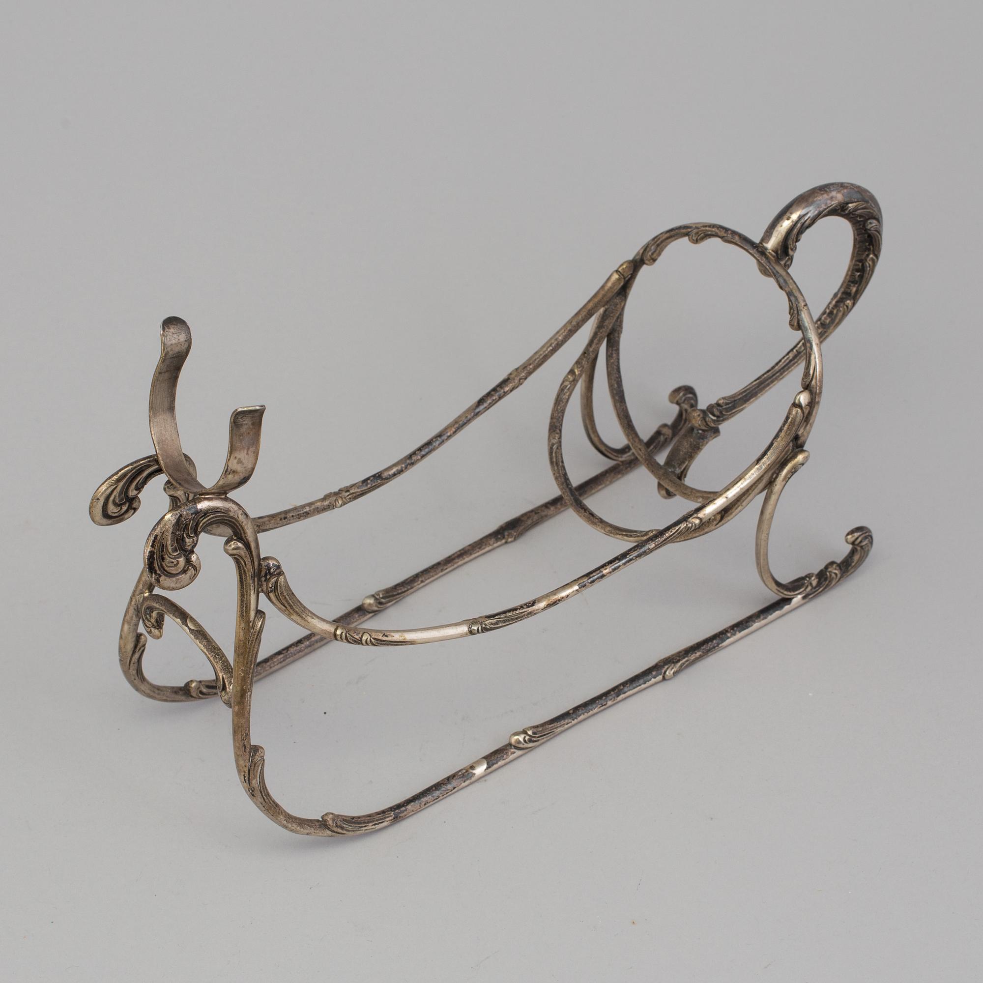 A PLATE BOTTLE STAND, 19th century.