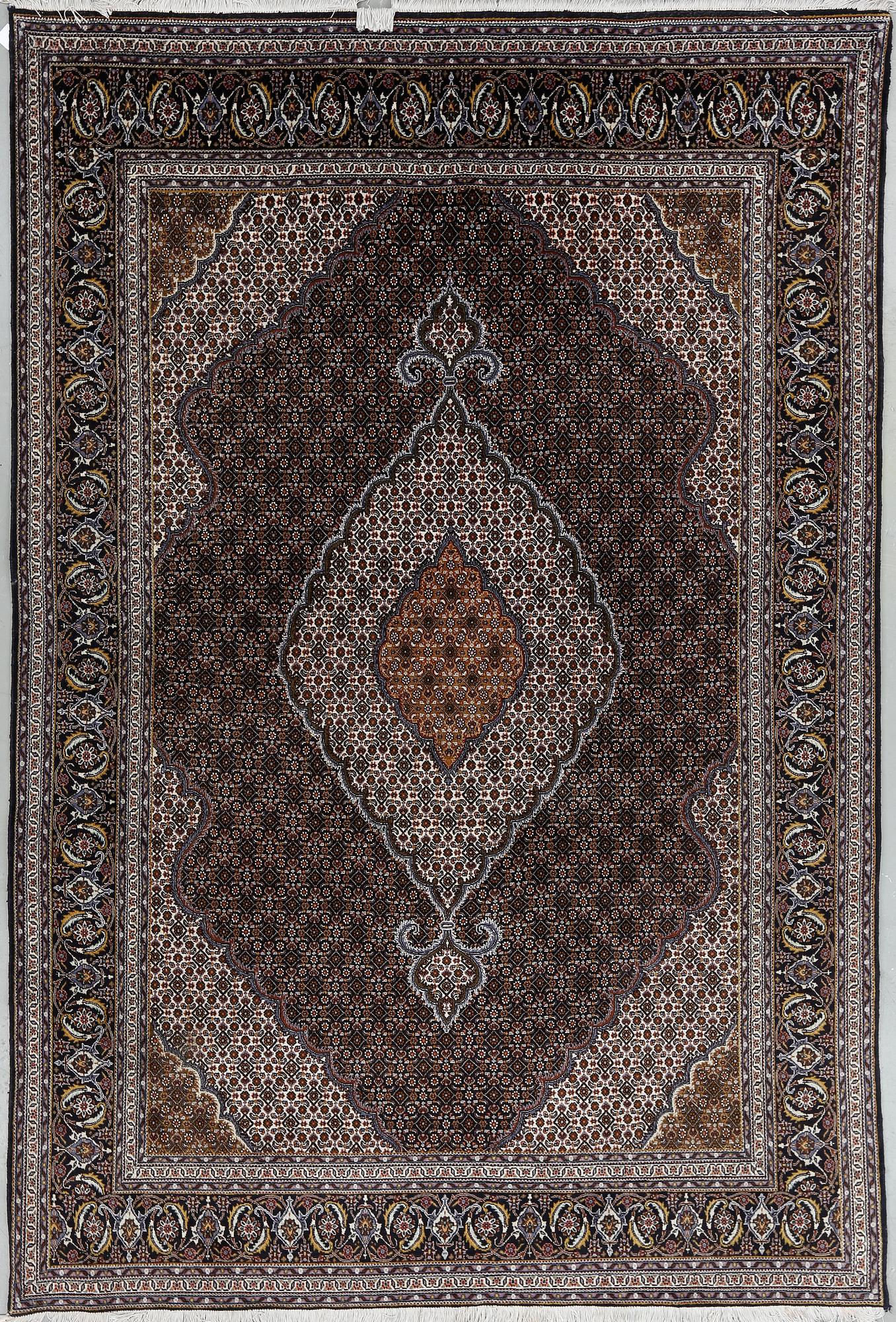 MATTA, Täbris. Ca 300x204 cm.