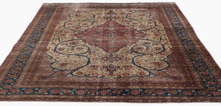 An antique silk Kashan 'Mohtasham', c. 297 x 216 cm.