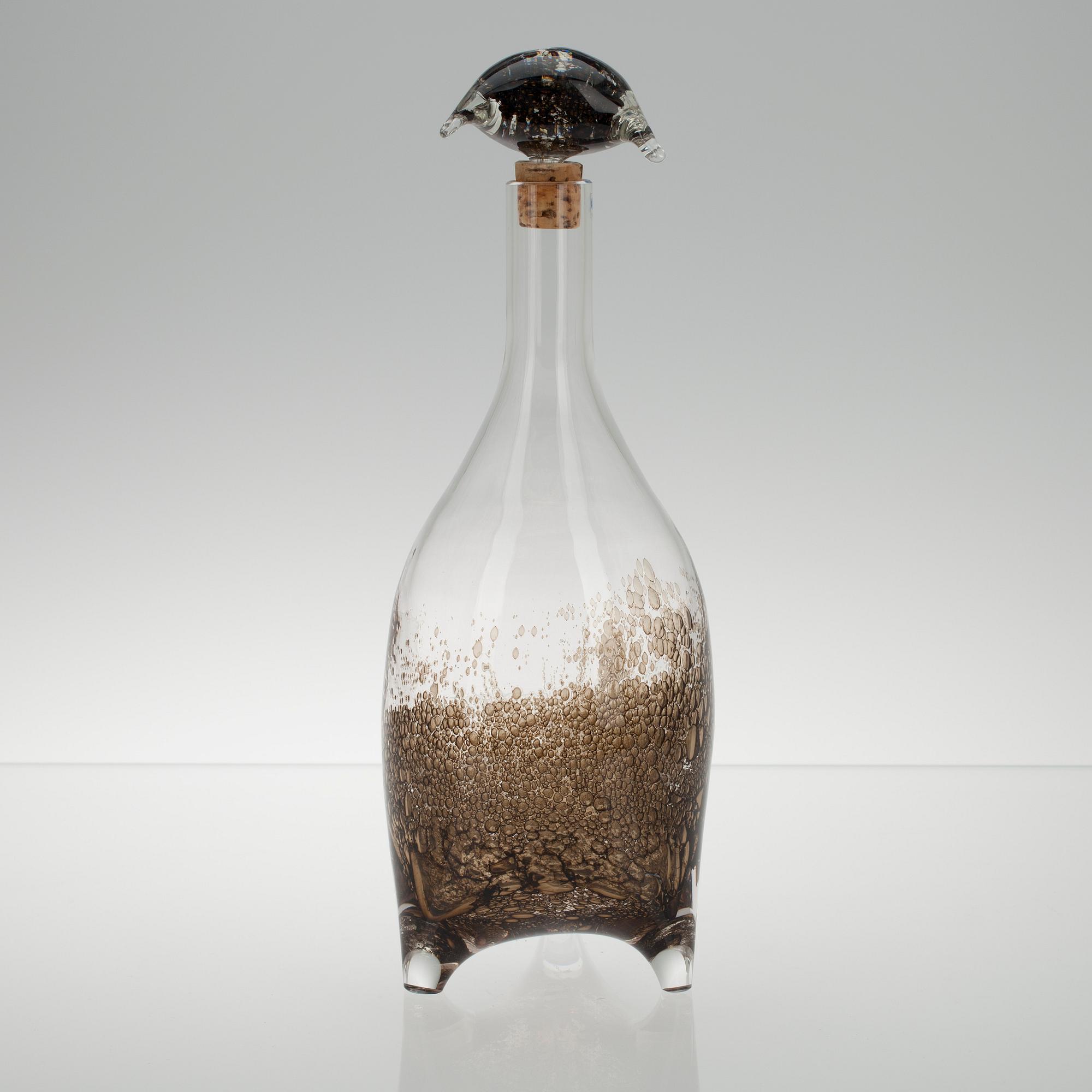 KARAFF, "Napoleon", klart och bruntonat glas, signerad Björn Wecksrtöm Notsjö.