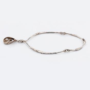 Theresia Hvorslev, silver necklace. Pendant with synthetic white spinel.