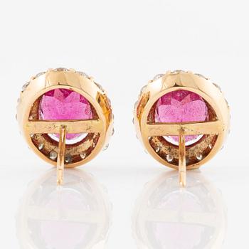 Earrings, a pair, carmosé model, 18K gold with pink tourmalines and brilliant-cut diamonds.