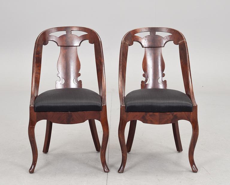 STOLAR, ett par, s k Göteborgsstolar. 1800-talets andra hälft.