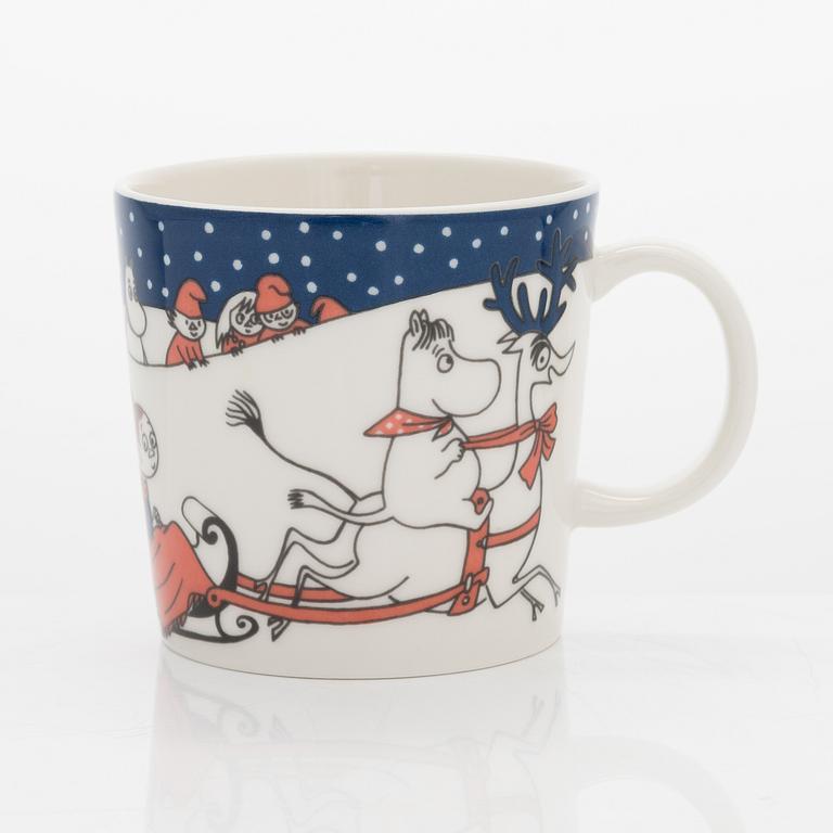 A Moomin Finnair 75 Anniversary mug, vitro porcelain, Moomin Characters, Arabia, Finland 1998.