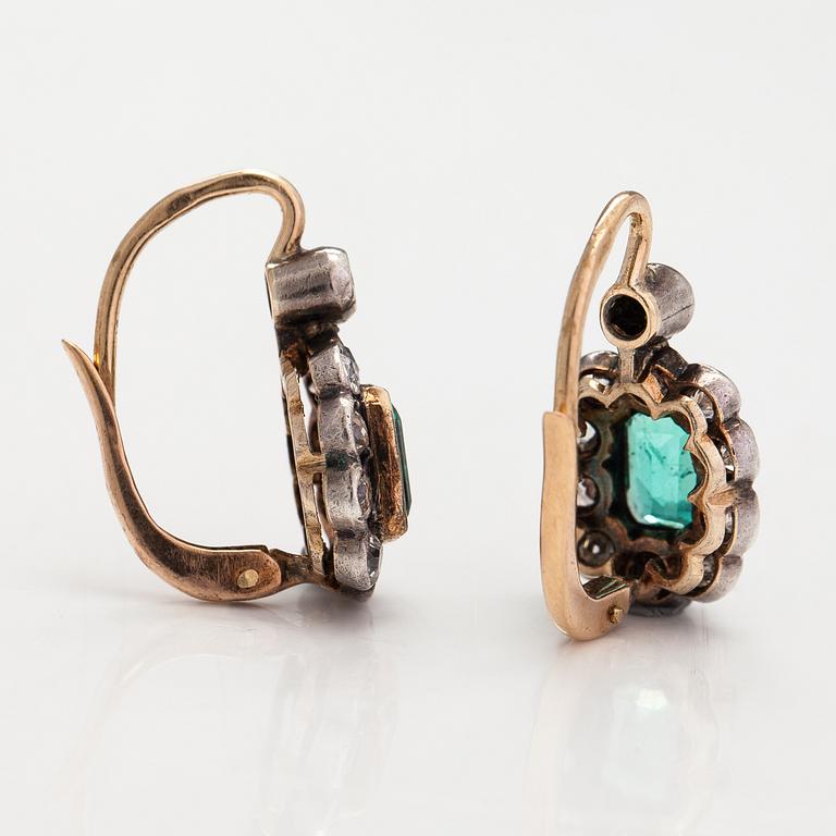 A pair of ca. 18K gold earrings with emeralds and diamonds ca. 0.44 ct in total. First half of the 20th century.