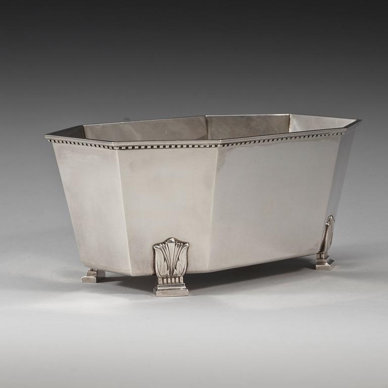 An Atelier Borgila sterling jardinière, Stockholm 1933.