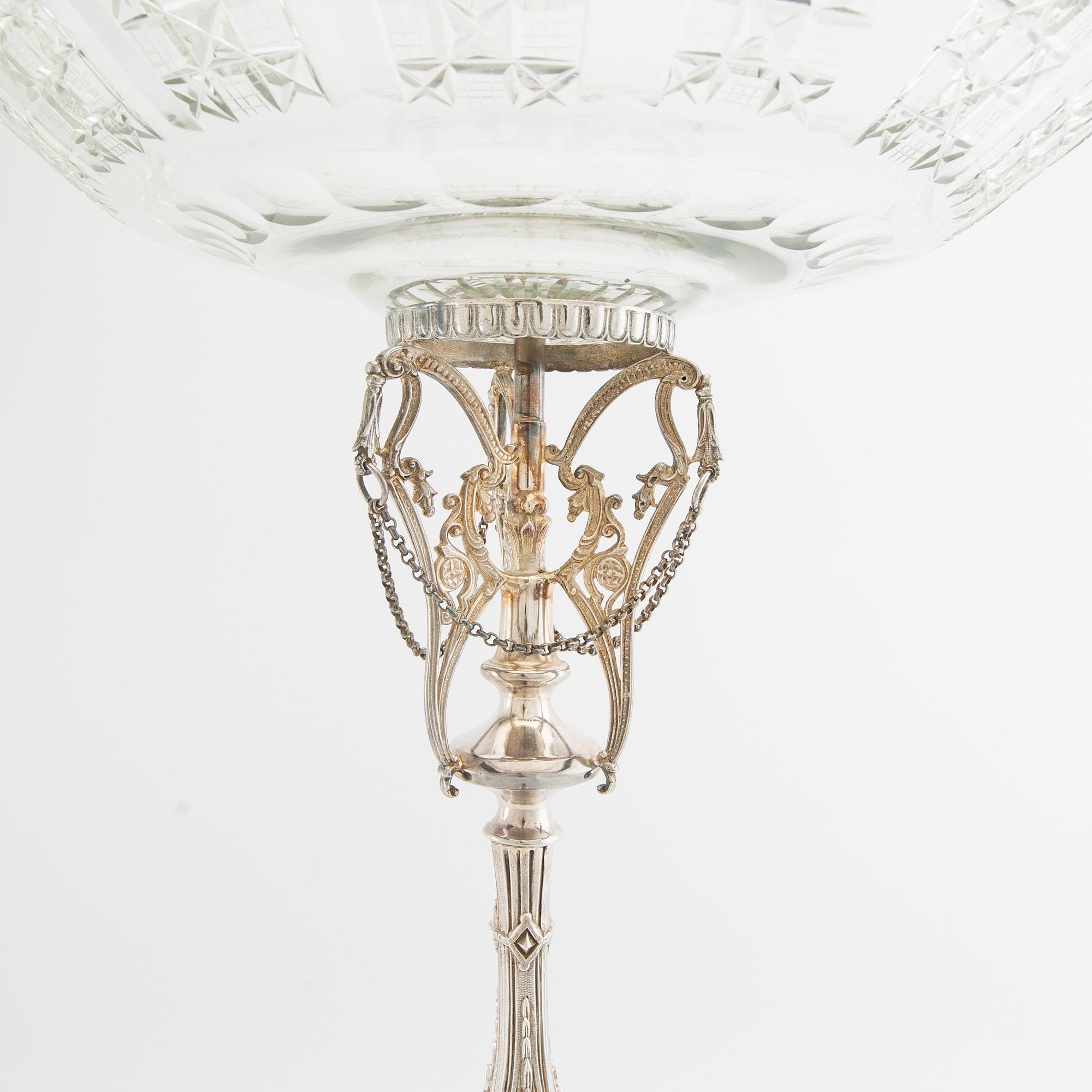 Essay bowl Neoclassical style first half of the 20th century, silver plate and glass.