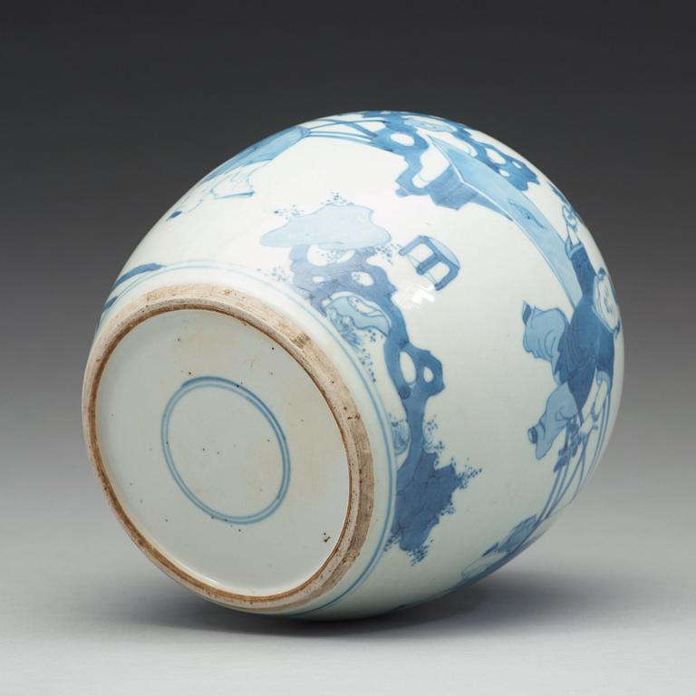 A blue and white jar, Qing dynasty, Kangxi (1662-1722).