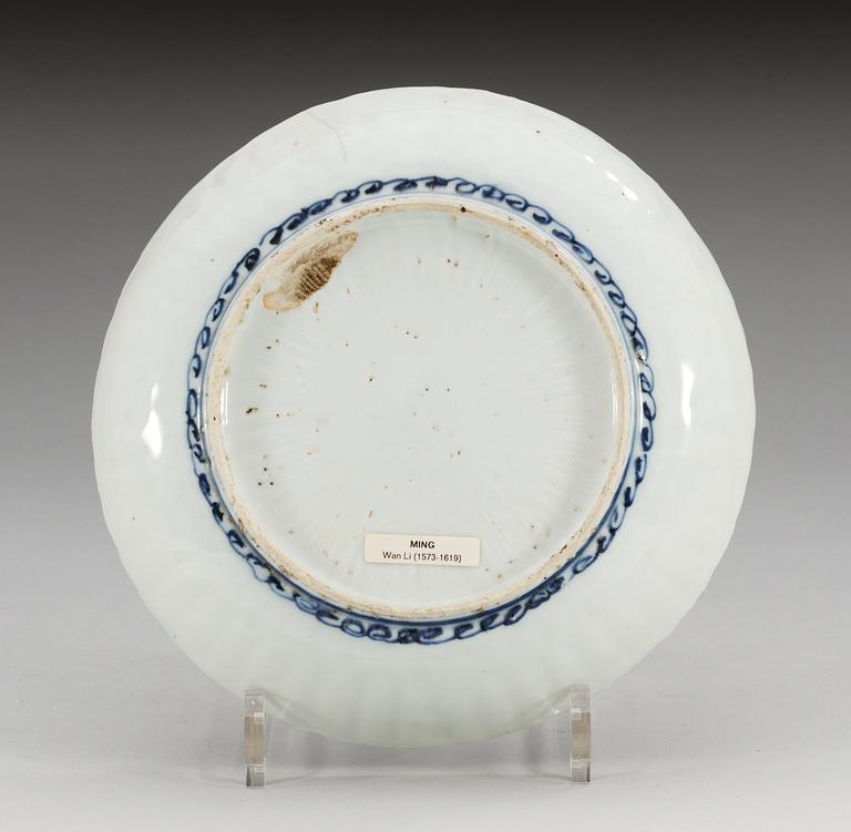 A blue and white dish, Ming dynasty, Wanli (1573-1613).