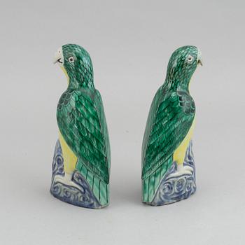 Papegojor, ett par, porslin, sen Qingdynasti, 1800-tal.