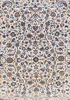 A CARPET, Kashan, ca 410 x 280 cm.