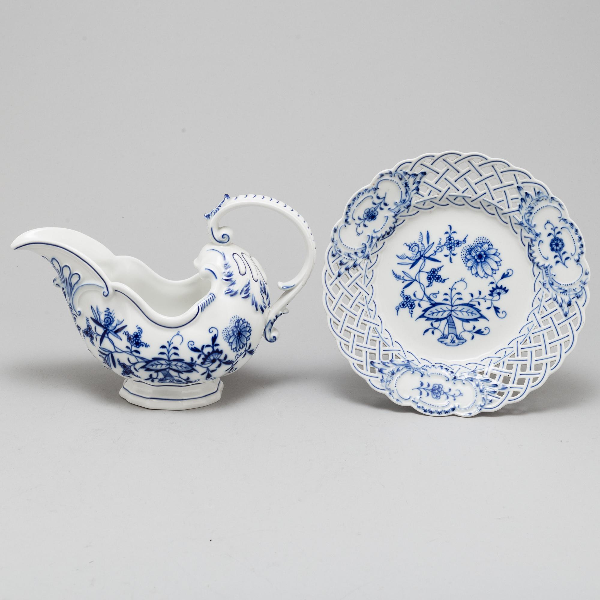 Five Meissen porcelain objects, 20th century.