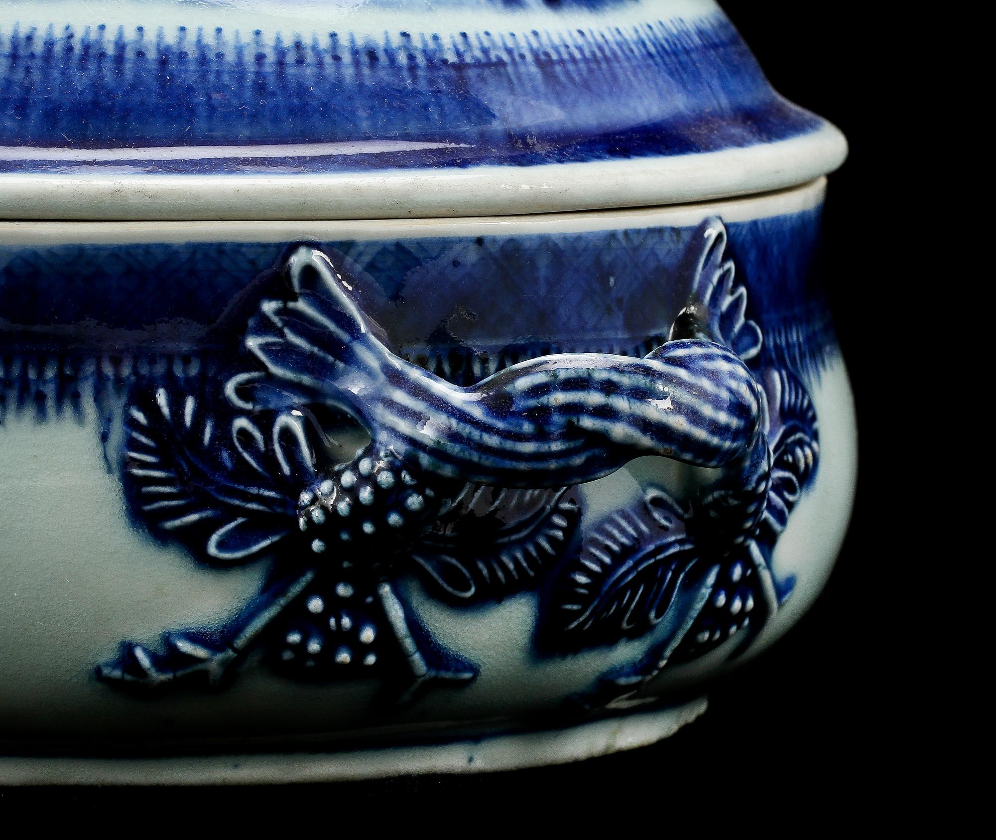 LOCKKAROTT, porslin, Kina, sekelskiftet 1700/1800-tal.