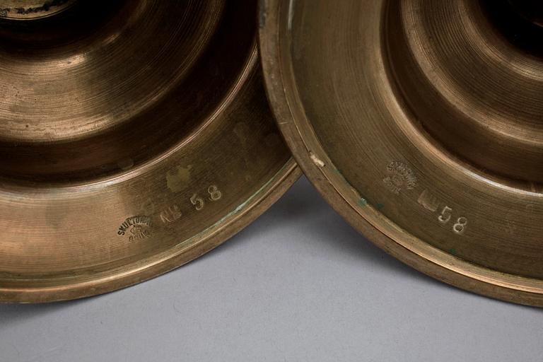 LJUSSTAKAR, ett par, mässing, barockstil Skultuna, sent 1800-tal.