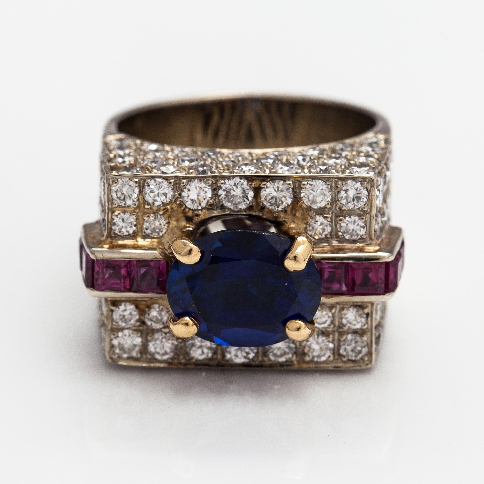 Ring, 18K vitguld, diamanter ca 2.40 ct tot, syntetisk safir och rubiner.