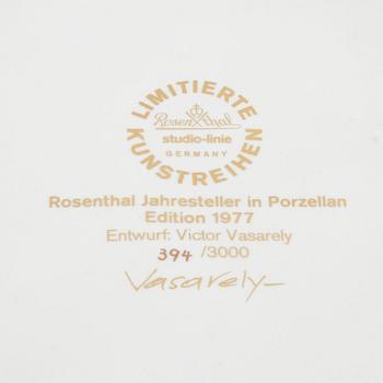 VICTOR VASARELY, väggrelieff, porslin, Rosenthal, signerad och numrerad 394/3000.