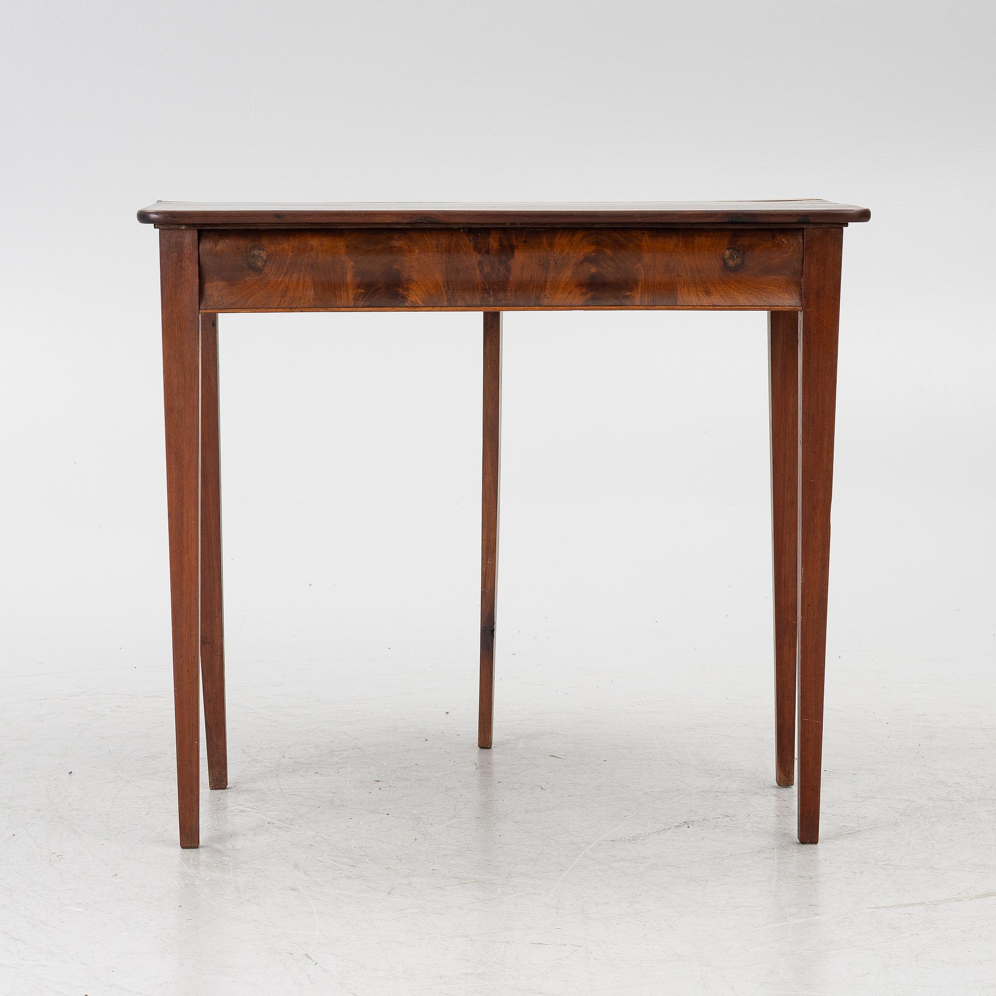 A games table, 19th century.