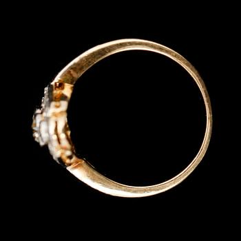 RING, 18 k guld, marquismodell, 1900-talets första hälft, med diamanter.