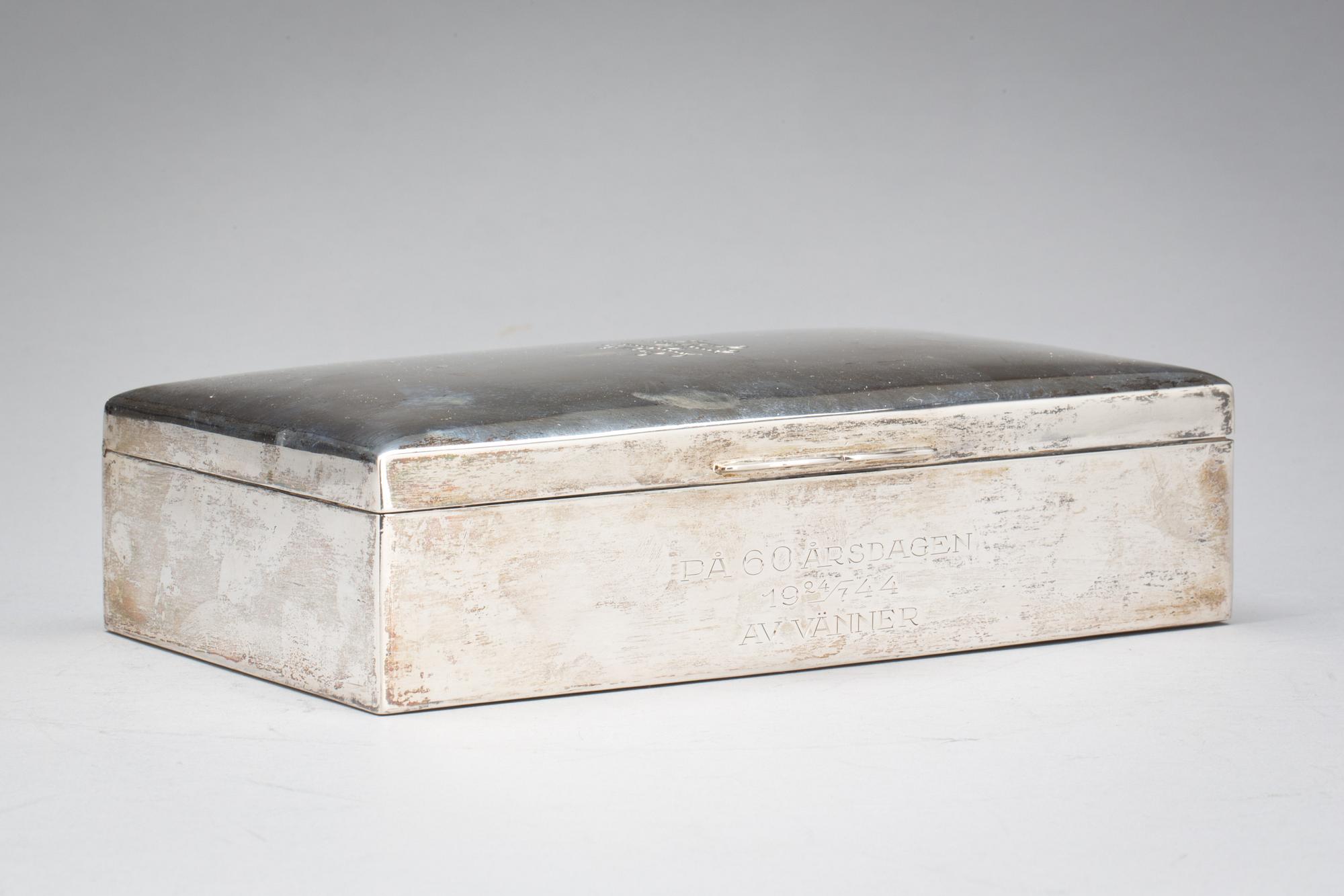 SKRIN, silver. Importstämplar, CG Hallberg 1924. Total vikt ca 495 g.