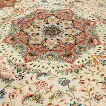 A carpet from Tabriz, part silk, ca 289 x 200 cm.
