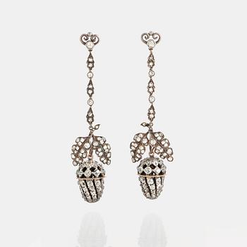 995. A pair of earrings set with old- and rose-cut diamonds.