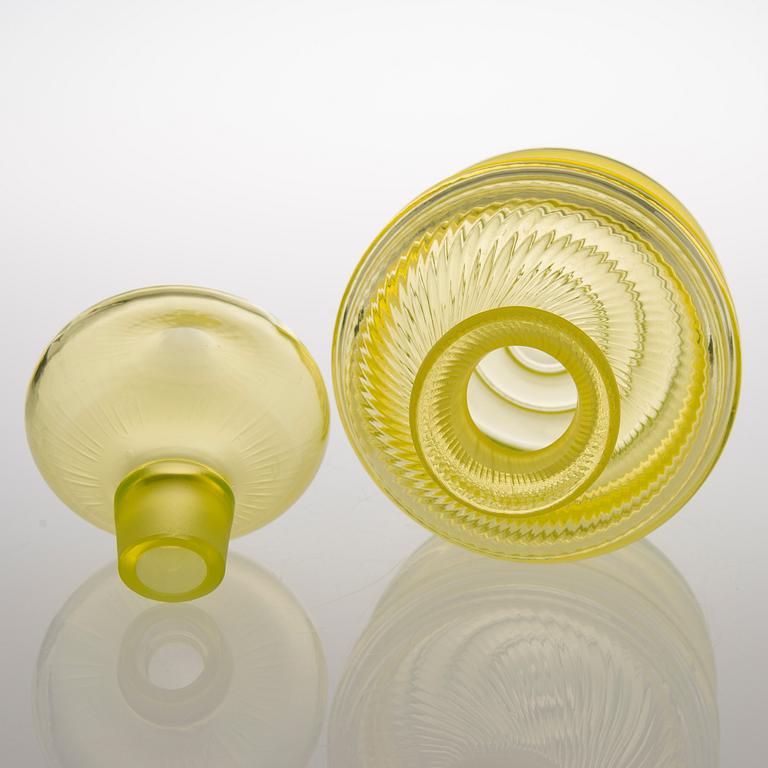 A glass decanter "Sulttaani",  Riihimäen Lasi, Finland, 1966-1969.