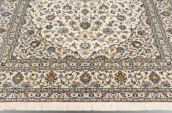 A CARPET, Kashan, ca 353 x 254 cm.