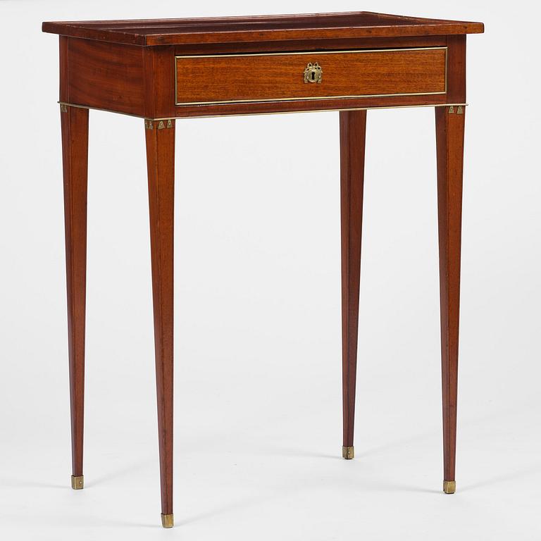 A late Gustavian mahogny table.