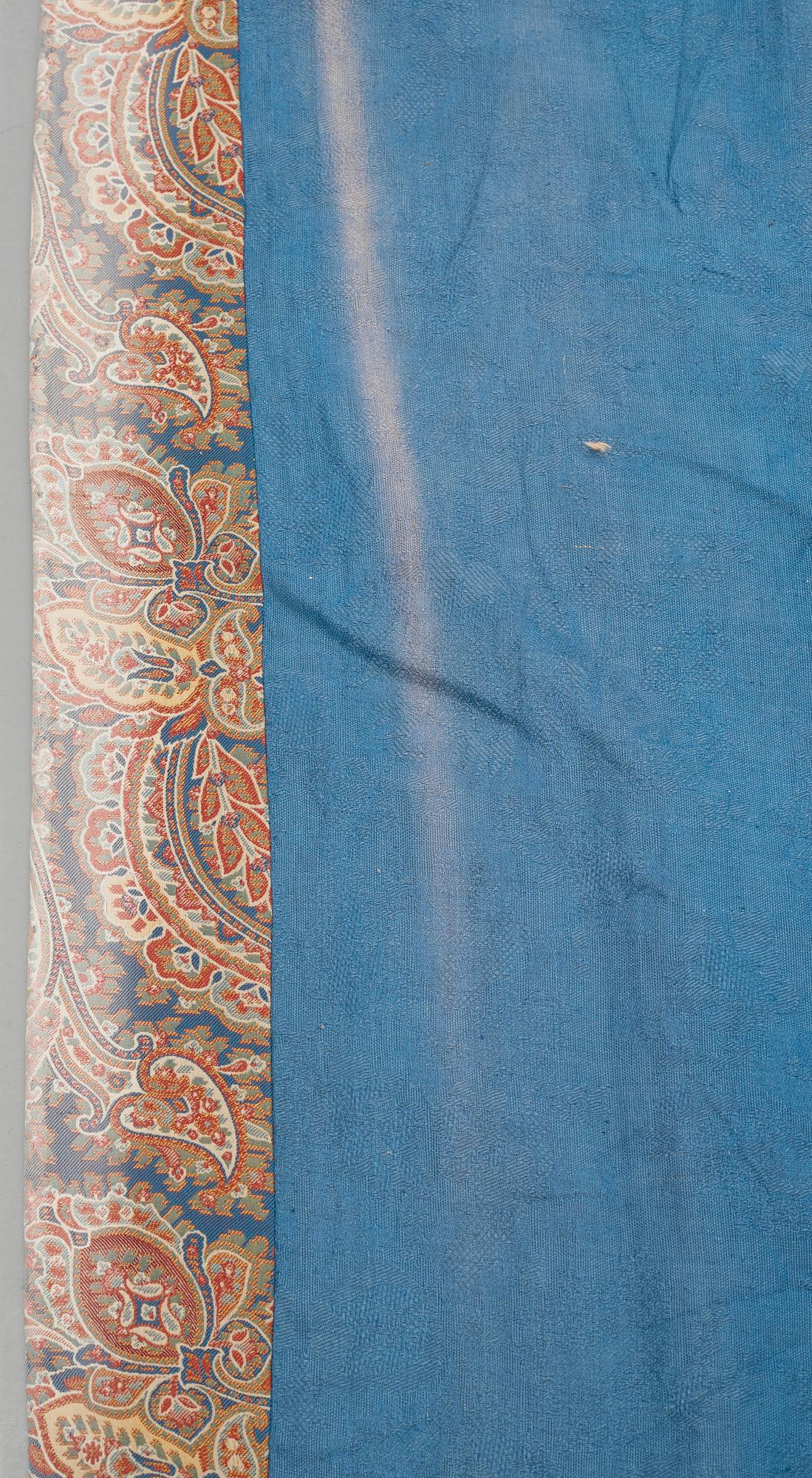 A BEDSPREAD, A BEDSKIRT AND CURTAINS 2 pcs. Probably Rubelli, second half of the 20th century.