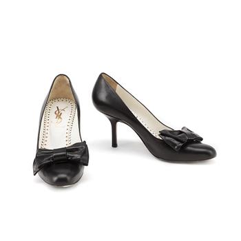 511. YVES SAINT LAURENT, a pair of pumps.Size 38.