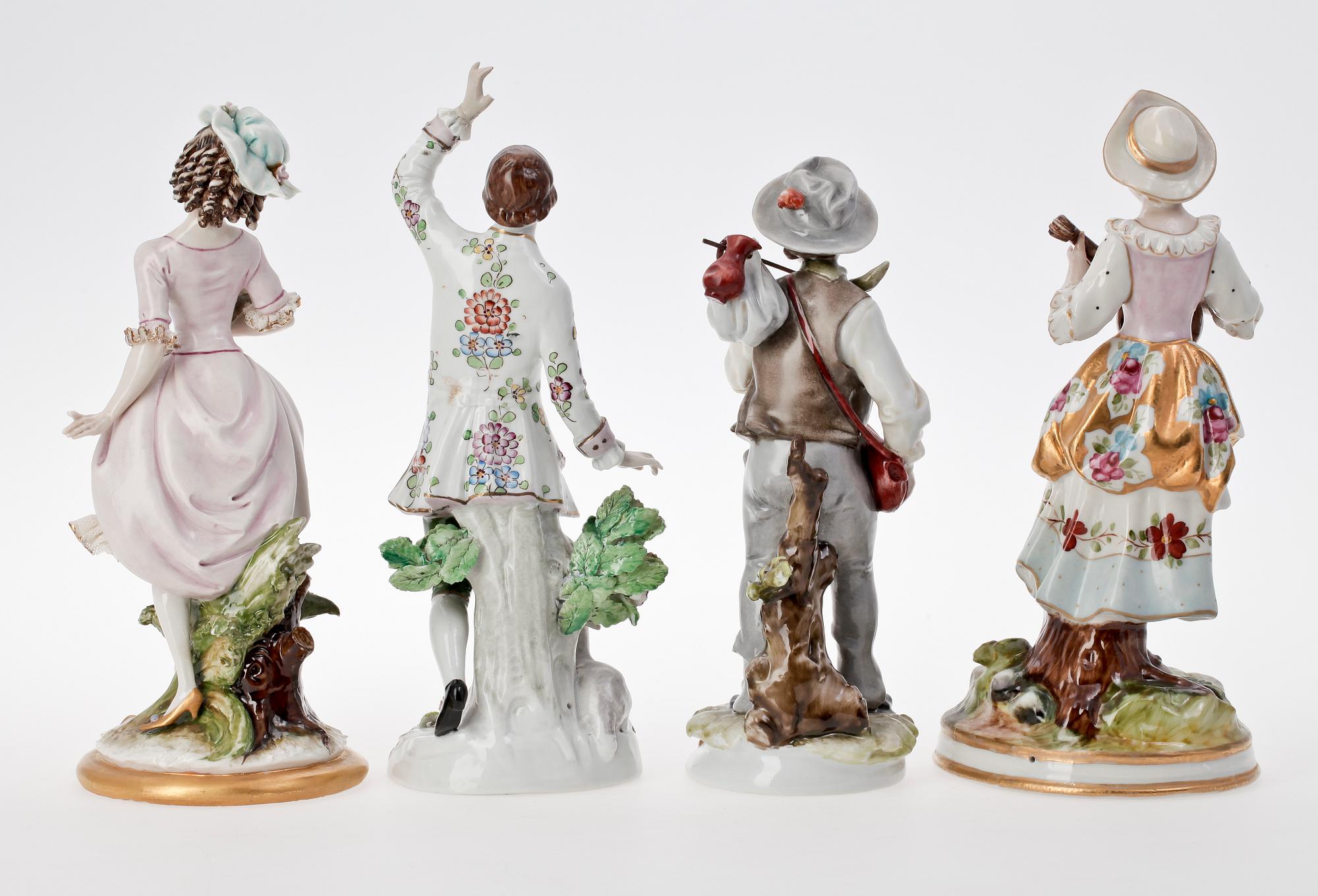 FIGURINER, 4 st, porslin, Neapelliknande märke, 1900-tal.