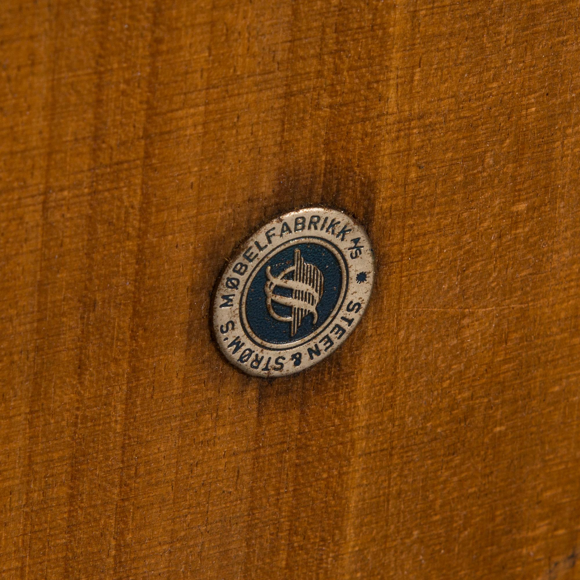 Sohvapöytä/lehtipöytä, Steen & Strøm Møbelfabrikk A/S, Norja, 1950-luku.