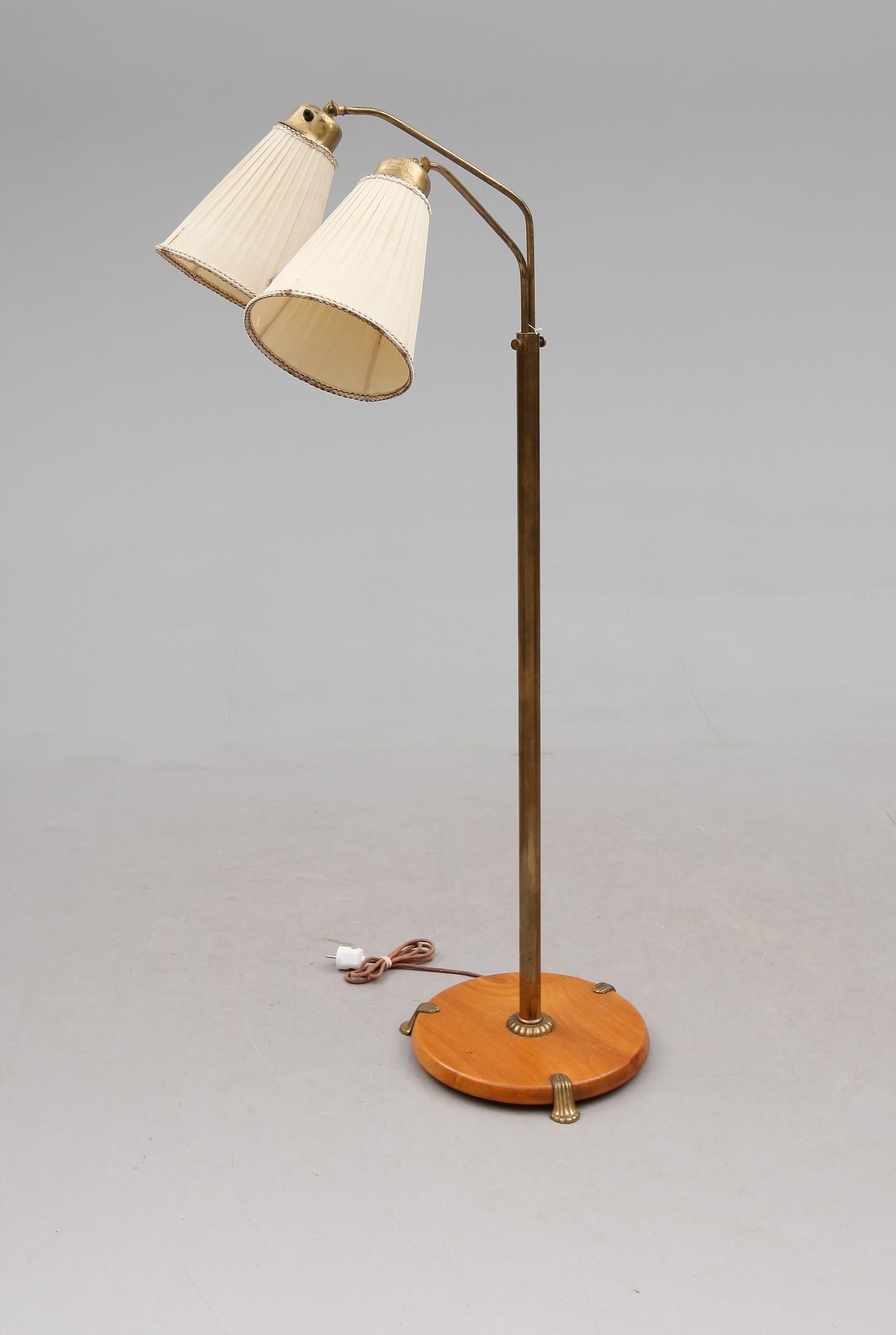 GOLVLAMPA, 1900-talets första mitt.