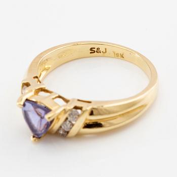 Ring in 18K gold set with a faceted tanzanite and round brilliant-cut diamonds.