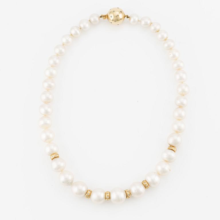 Necklace, South Sea pearls, with a 14K gold clasp set with small diamonds.