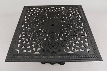 TRÄDGÅRDSBORD, gjutjärn, modern tillverkning.