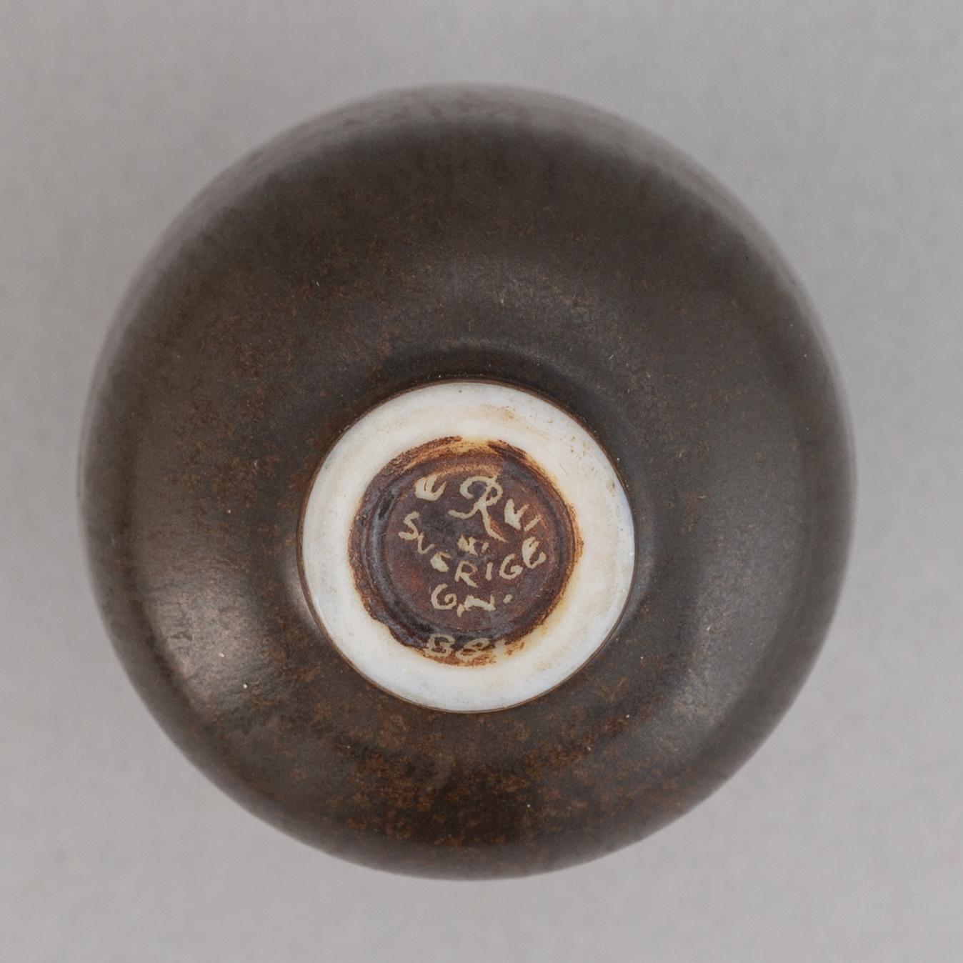 Gunnar Nylund, a set of six stoneware bowls, two miniature vases and a vase for Rörstrand.