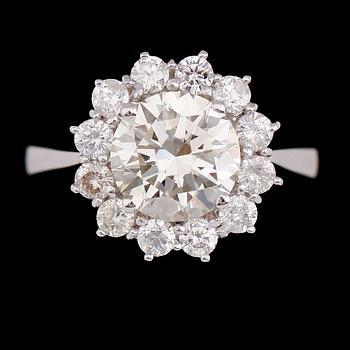 RING, 18 k vitguld, briljantslipade diamanter tot ca 2.97 ct.