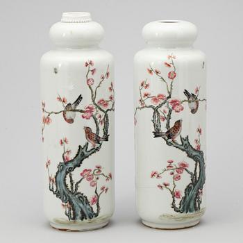 VASER, ett par, porslin, Kina, 1900-tal.