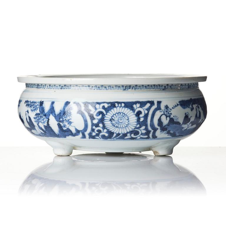 A blue and white tripod censer, 17th century.