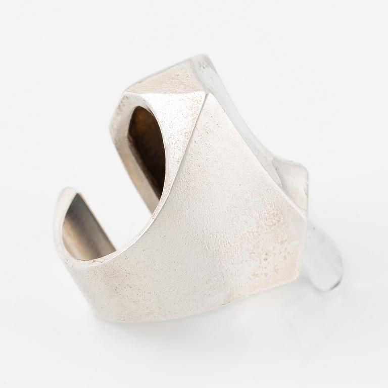 Björn Weckström, Ring "Varelsens öga", sterlingsilver och akryl. Lapponia 1973.