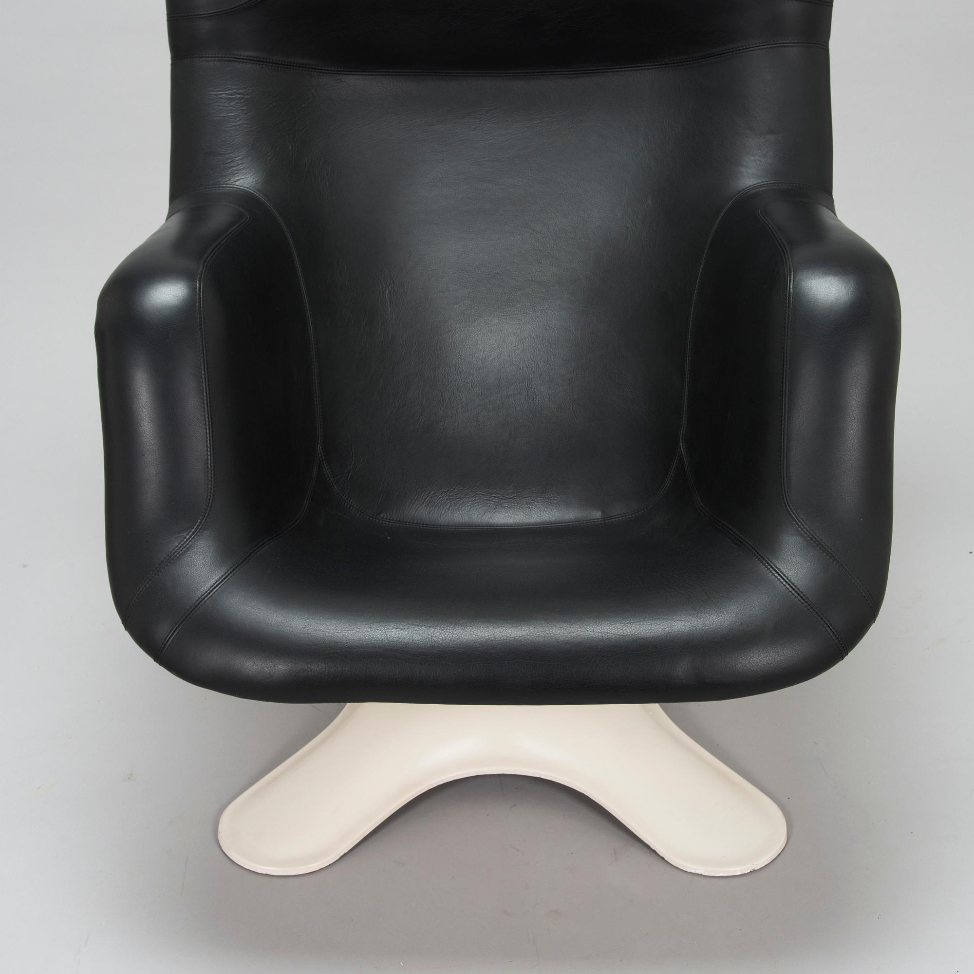 Yrjö Kukkapuro, fåtölj "Karusell" och bord "Saturnus" modell 659-55, Avarte, Finland.