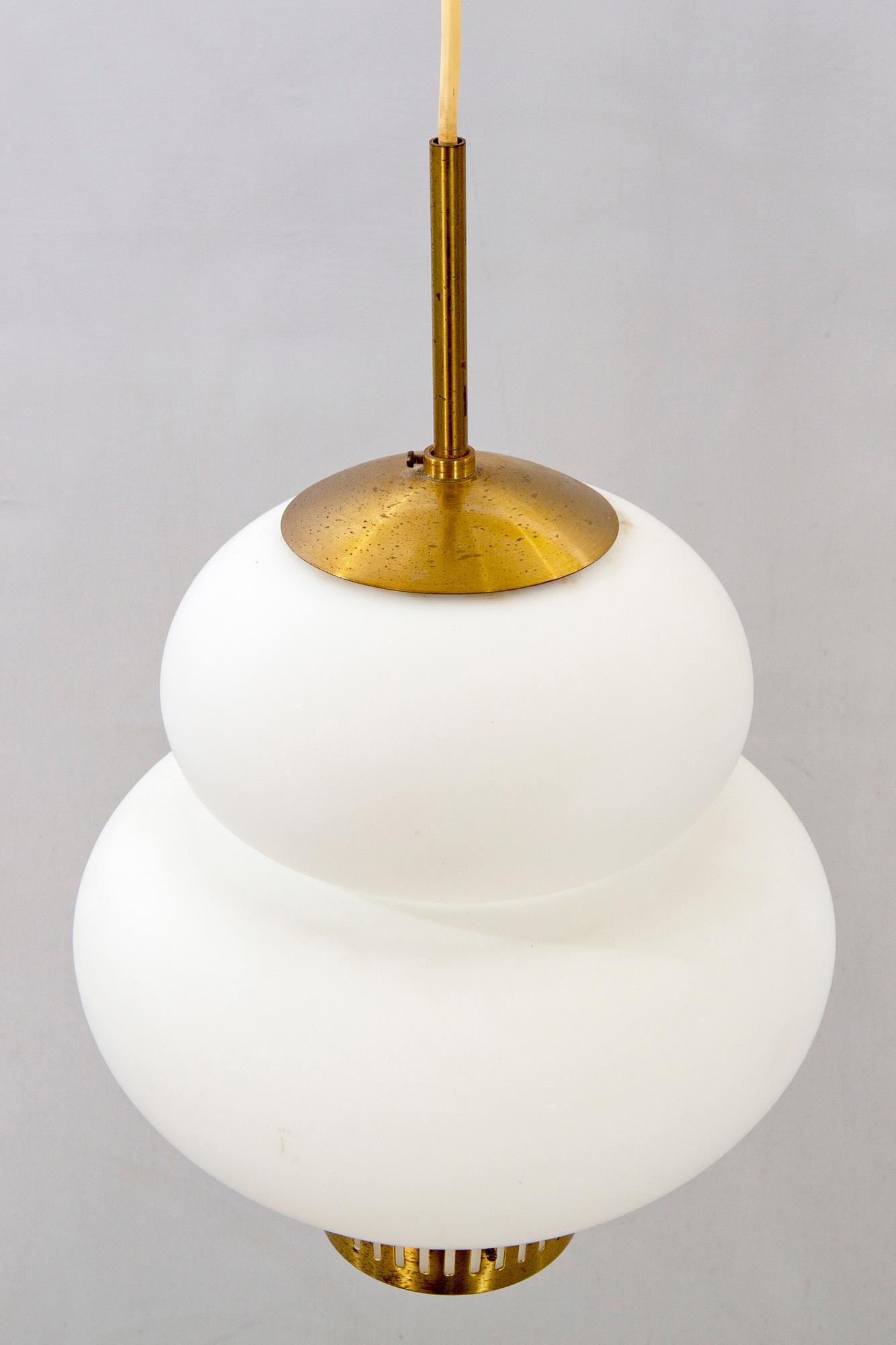 Bernt Karlby taklampa  'Peanut' för lyfa Danmark 1900-talets mitt.