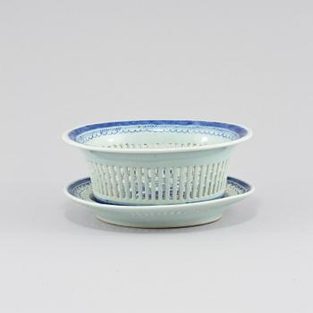 GALLERSKÅL med FAT, porslin, Kina, 1800-tal.