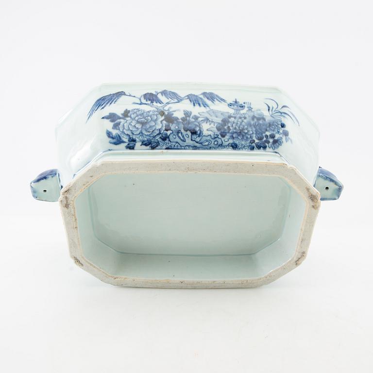 Terrine China Qianlong (1736-95) export porcelain.