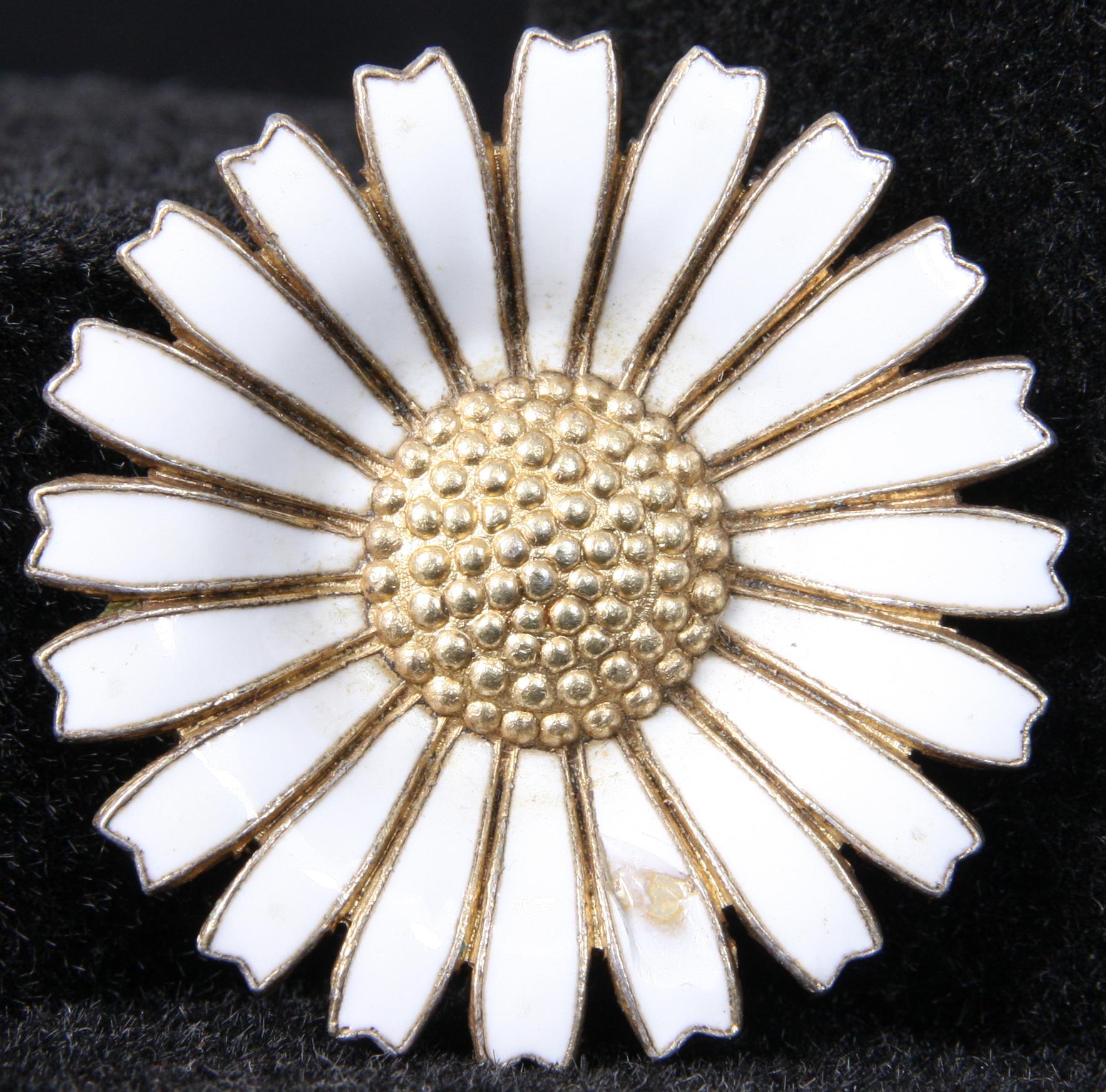 BROSCH, "Daisy", George Jensen samt ÖRHÄNGEN, silver.