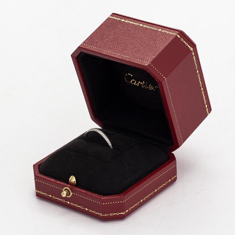 Cartier, ring, halvalliansring, platina med briljantslipade diamanter. Med sertifikat.