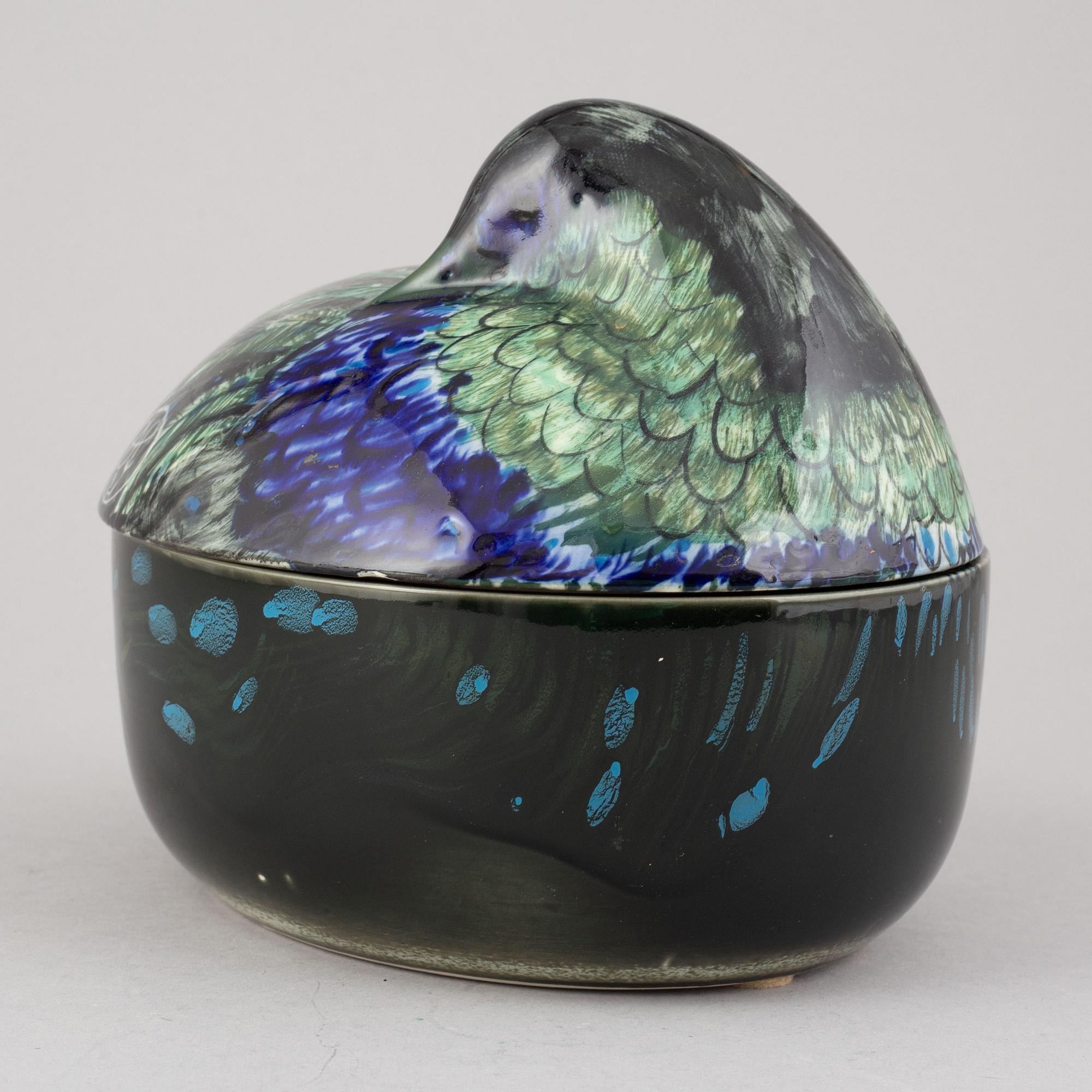 Dorrit Von Fieandt, a porcelain tureen, Arabia, 1980's.