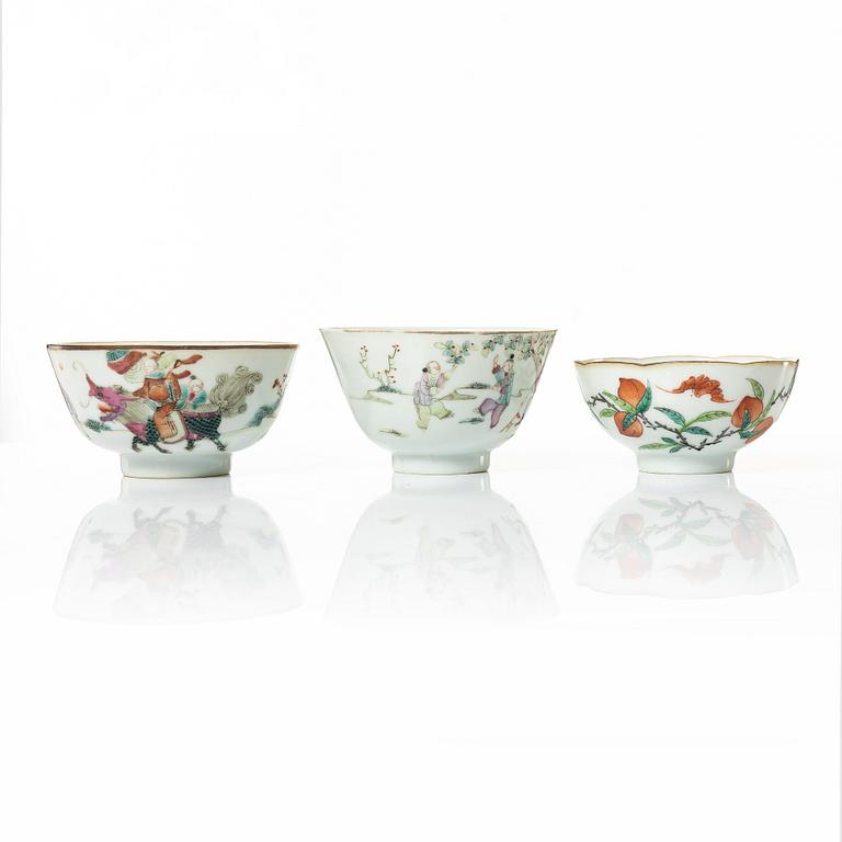 A set of nine Chinese porcelain pieces, 19th Century.