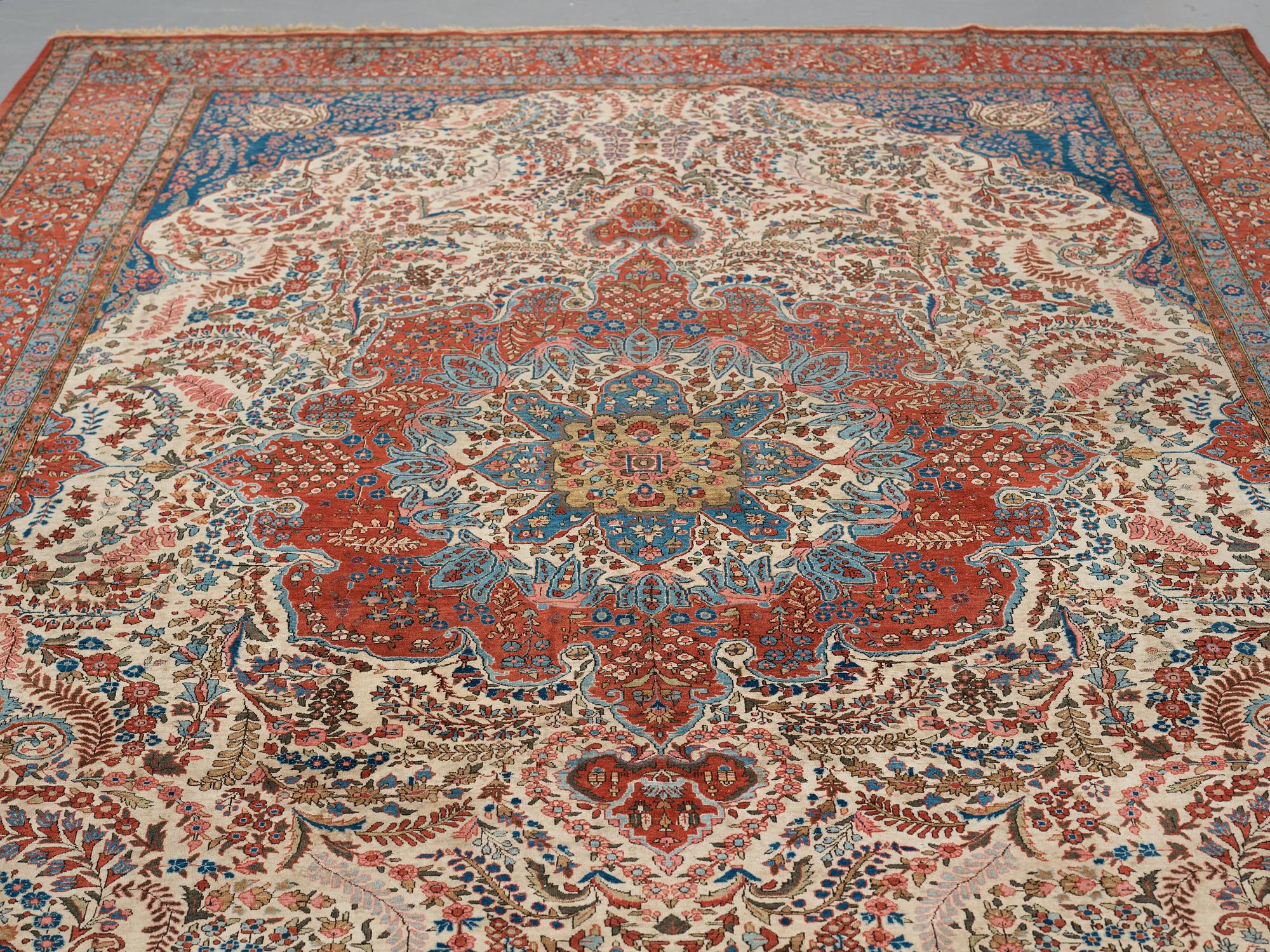 Matto, a semi-antique Qum, ca 380,5-387,5 x 250,5-259,5 cm.